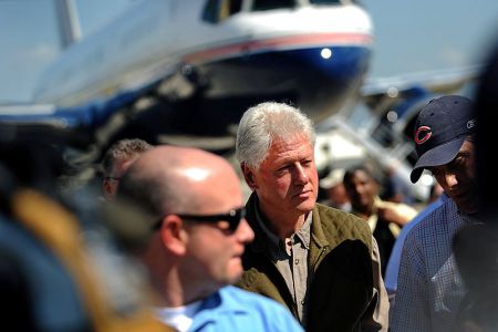 Bill Clinton arrives in Haiti to survey quake damage