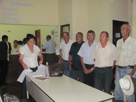 After the 3 men were arrested this morning, some of those under an arrest warrant turned themselves in to authorities. Left to right: Kenia Oliva, lawyer for COFADEH; Justiniano Hernández (aged 64); Eduardo Varela (50); Reynaldo Oseguera (66); Raúl Agustin Mejía (74); and Juan Ramón López (75). (Photo: Honduras Accompaniment Project)