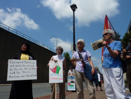 Samira Taha (CAJJP), Linda Scherzinger (CAJJP, Canadian Friends of Sabeel), Winniefred Kwak, Ruth Gamberg (IJV).