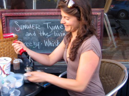 A volunteer presses buttons at Alteregos Coffee House following Tuesday's meeting (Natascia Lypny photo).