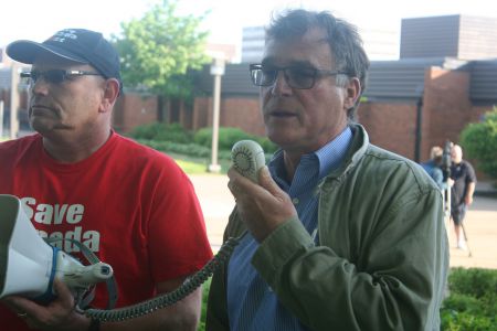 Member of Parliament Robert Chisholm was one of the speakers at the rally. Photo Robert Devet