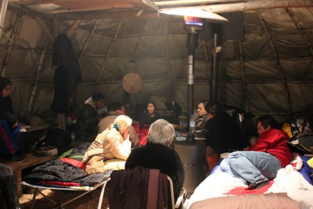 Hunger strikers Young and Sock discuss with Chief Gloade and grassroots Mi'kmaq at Millbrook Porcupine Lodge. [Photo: Bryson Syliboy]