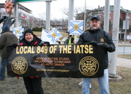 Many morning commuters honked in support of the demonstrators. Photo Robert Devet