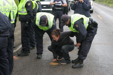 RCMP arrest Patles. [Photo: M. Howe]