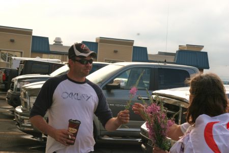 Shot hole driller takes a flower. [Photo: Miles Howe]