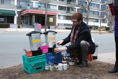 A supporter helps himself to organic, fair-trade coffee. (Photo by Hilary Beaumont.)