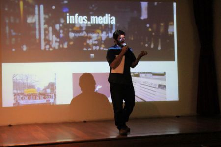 Olivier Asselin, coordinator of infos.media, an independent media aggregator, speaks at the site's launch at Café l'Artère in Montreal. photo: Medi@s Libres