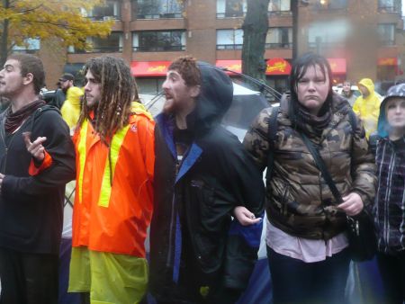 Protesters form a circle around remaining tents, attempting to protect them from seizure by police.