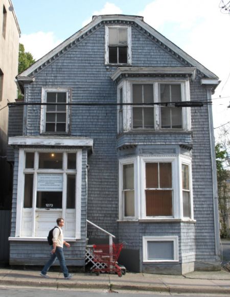 The Morris Building before its move in 2009. Photo Credit: Kim Thompson