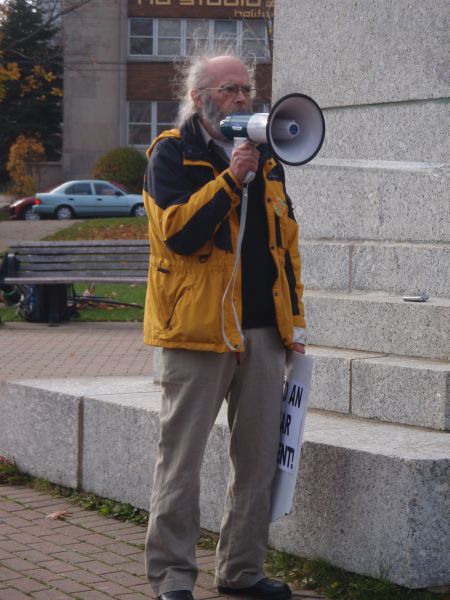 "It's not in workers' interests to be building weapons of mass destruction to kill workers in another country.” - Allan Bezanson [Photo: M. Howe]