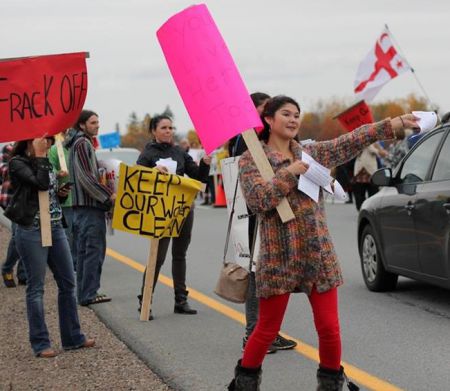 Pamphlets included information on the threat of fracking, police repression in New Brunswick, and what people can do to help.   Photo: Aube Giroux