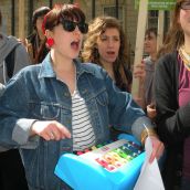 King's student Marina Gwynne playing a xylophone keyboard