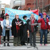 Solidari-glee lead the crowd in a rousing rendition of the Internationale. Photo Robert Devet