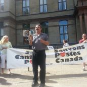 Nova Local President Anthony Rogers speaks to the crowd.  Photo Stephanie Taylor