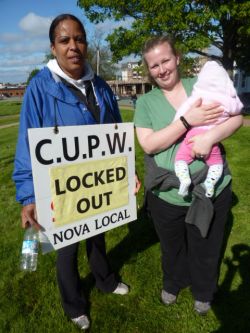 Donna Mendes, First Vice President of Nova Local, and Nadine Kays, employee of Canada Post.